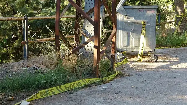 Cadde ortasında elektrik akımına kapıldı, hayatını kaybetti