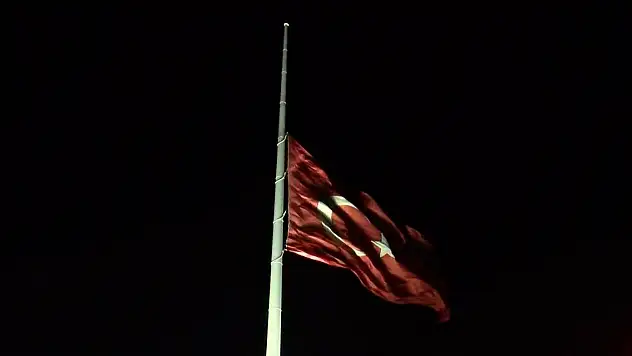 İsmail Heniye için ilan edilen 1 günlük milli yas sebebiyle, bayraklar yarıya indirildi