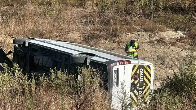 Kuzey Marmara Otoyolu'nda servis şarampole devrildi: 9 yaralı