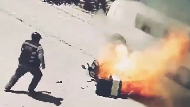 Elektrik bisiklet yandı, sürücü canını zor kurtardı