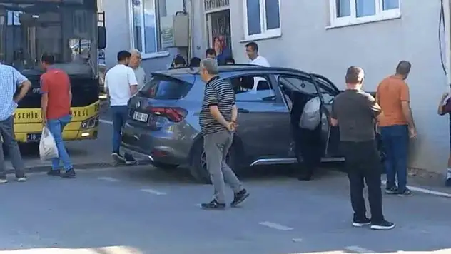 Otobüse çarpmamak için eve daldı