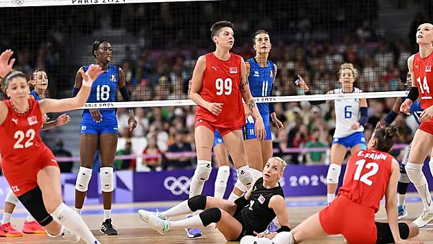 A Milli Kadın Voleybol Takımı, İtalya'ya 3-0 yenildi