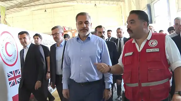 Bakan Fidan, Mısır Kızılayı Lojistik Merkezi'nde incelemelerde bulundu