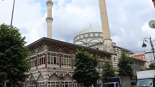 Cumhurbaşkanı Erdoğan'ın 'Kayıyor' dediği cami korozyona uğramış