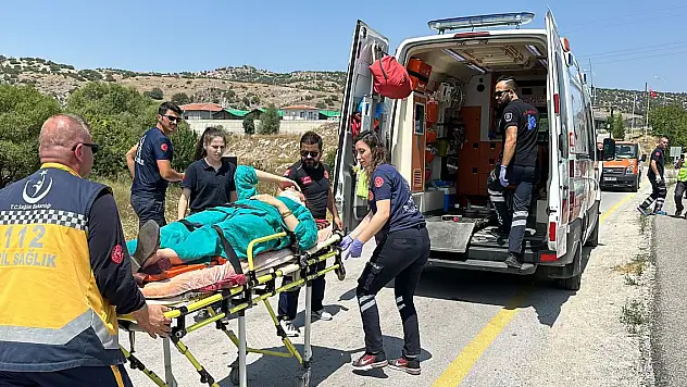 Kanala düşen otomobil takla attı: 2'si çocuk 7 yaralı