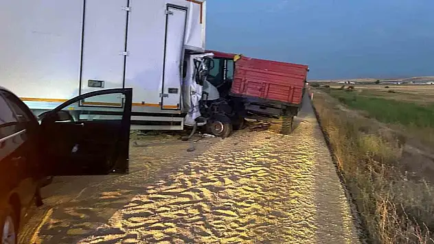 Sivas'ta 3 araç kazaya karıştı! Yaralılar var