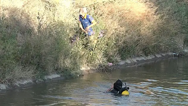 Sulama kanalına düşen çocuğu kurtardı, kendisi kayboldu