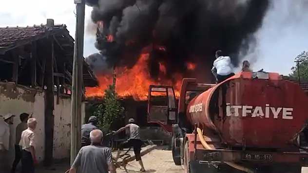 Tokat'ta tek katlı ahşap ev yangında küle döndü
