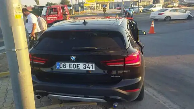 Aksaray'da, düğünden dönen ailenin otomobili kaza yaptı: 5 yaralı