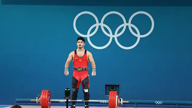 Milli halterci Muhammed Furkan Özbek olimpiyat 4'üncüsü oldu