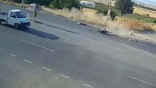 Otomobil ile motosiklet çarpıştı: 4 yaralı