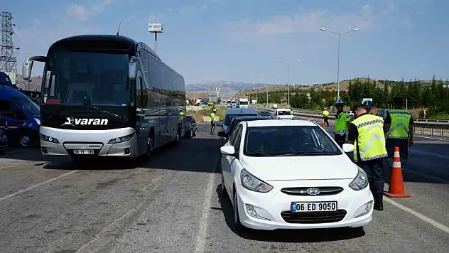 43 ilin geçiş güzergahında sıkı denetim... Tek tek durduruldu