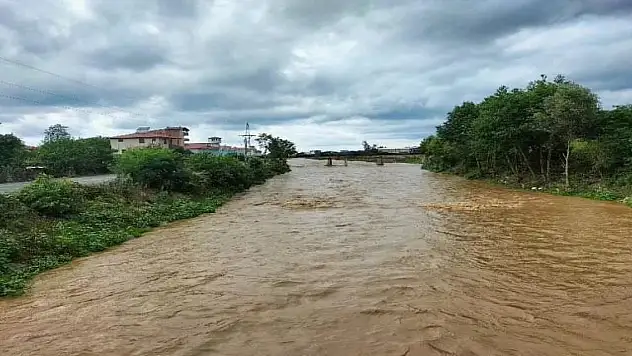 Sağanak hayatı olumsuz etkiledi