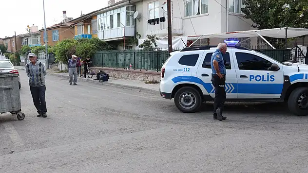 Cezaevi firarisi koca, çocuklarının yanında eşini bıçakladı