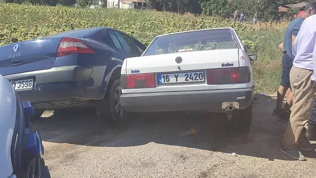 Bursa'da iki otomobil çarpıştı: 2'si bebek 9 yaralı