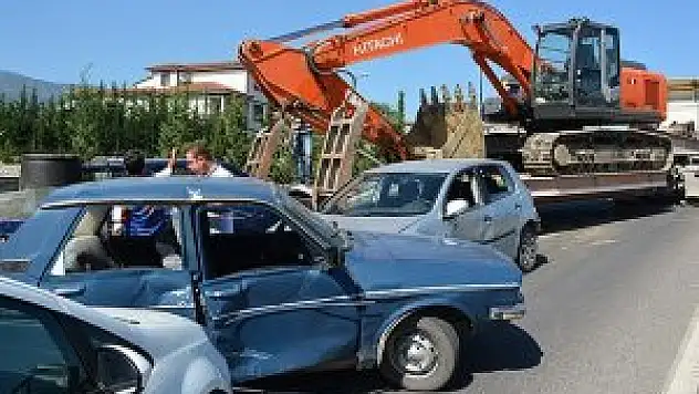 Freni boşalan tır 5 araca çarparak durabildi