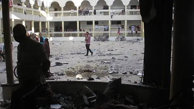 BM: İsrail'in okul saldırısı esnasında insanlar sabah namazını kılıyordu