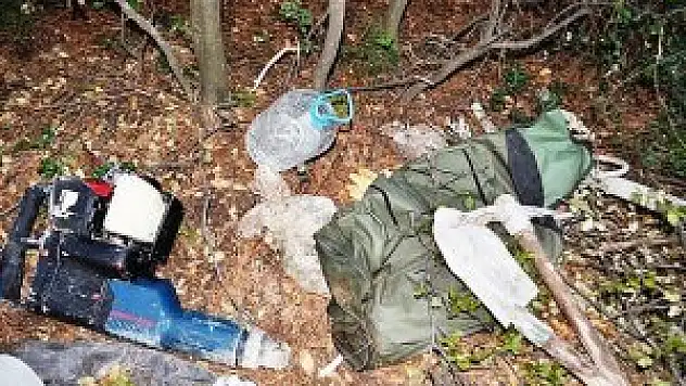 Define ararken öldüler