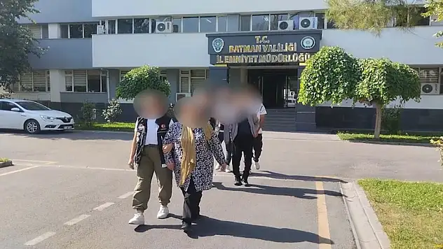 Otel odasında bulunan uyuşturucuya 2 tutuklama