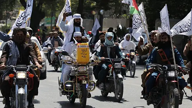 Afganistan yönetimi ülkeye hakim olmasının üçüncü yılını kutladı