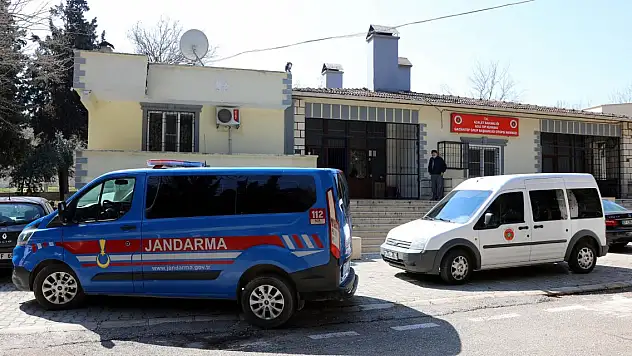 Tarlasına giden çiftçiyi, husumetlisi av tüfeğiyle öldürdü