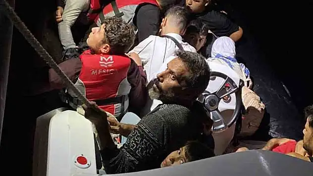 17 düzensiz göçmen ve bir göçmen kaçakçılığı şüphelisi yakalandı