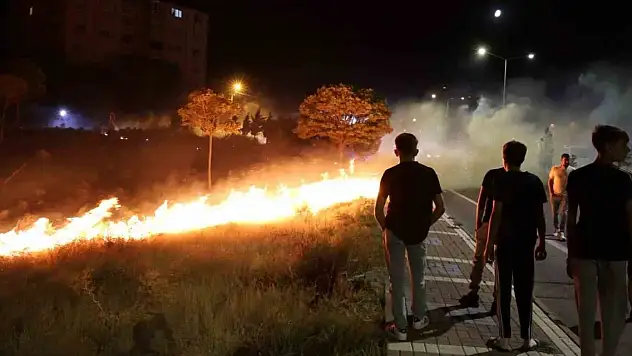 Aksaray'da geceyi aydınlatan alevler paniğe neden oldu