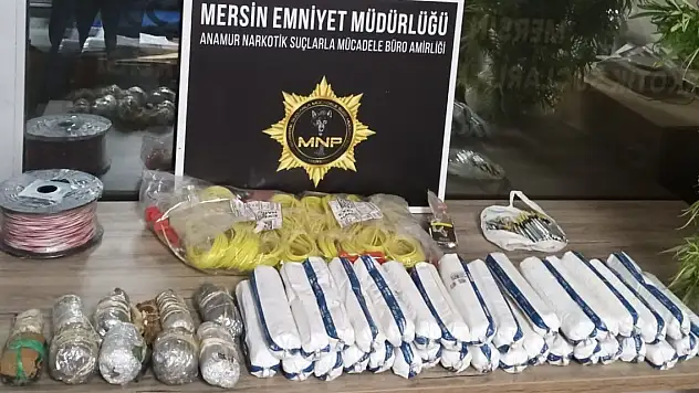Mersin Anamur'da 19 kilo dinamit ve uyuşturucu ele geçirildi