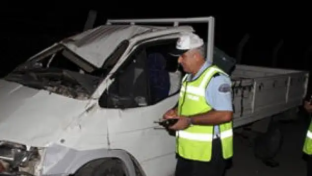 Kamyonet takla attı: 2 yaralı!