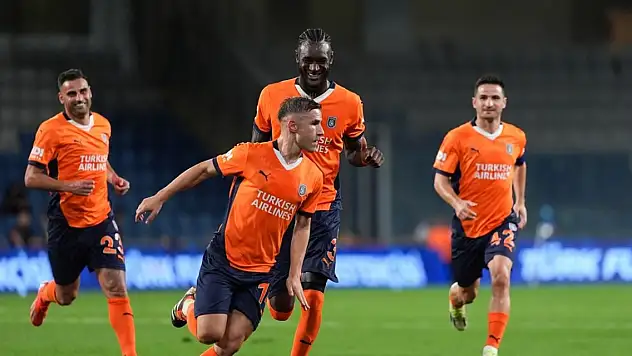 Başakşehir turu iki golle geçti