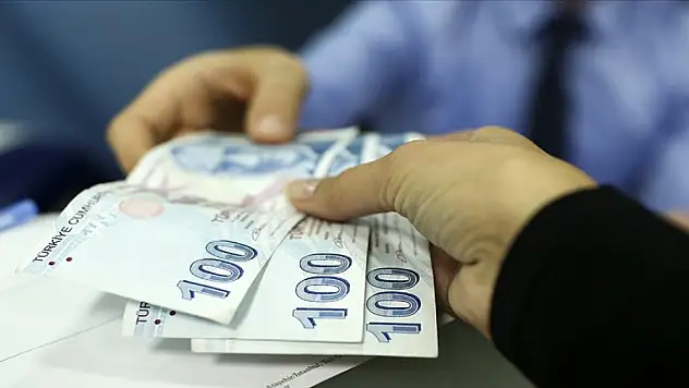 Merakla bekleniyordu! Nisan ayı ödemeleri hesaplara yatırıldı