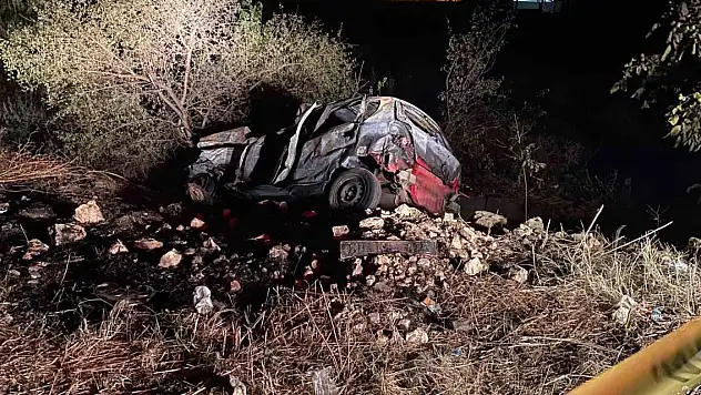 Erbaa'da feci kaza... Otobüsle otomobil çarpıştı: 2 ölü, 2'si ağır 3 yaralı