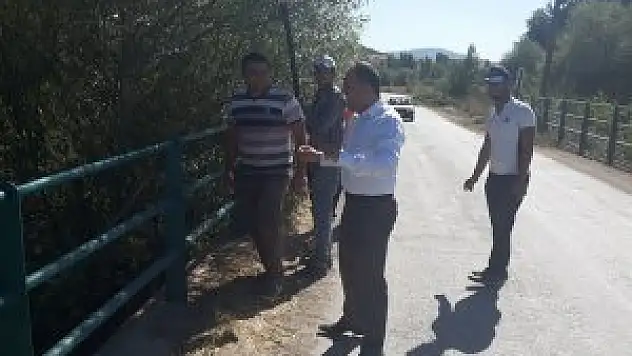 Yollara uzanarak görüşü engelleyen ağaçlar budanıyor