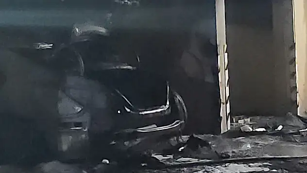 Otomobilde çıkan yangında kundaklama şüphesi