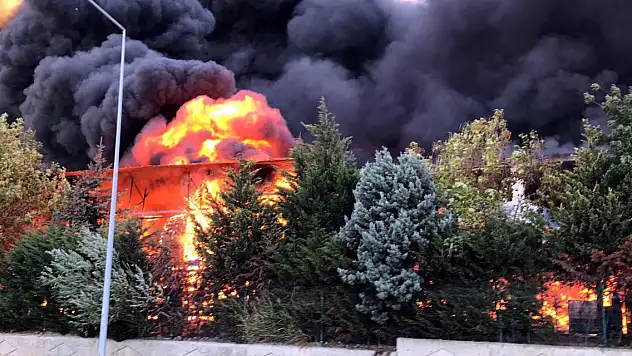 Tekirdağ'da plastik fabrikasında yangın