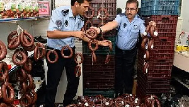 Son tüketim tarihi geçmiş sucuklar imha edildi