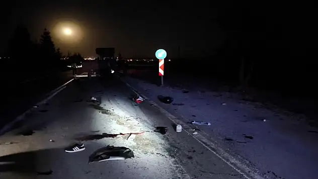 Motosikletin traktör römorkuna çarptığı kazada iki kişi öldü