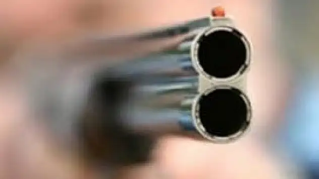 Damadı tarafından pompalı tüfekle vuruldu