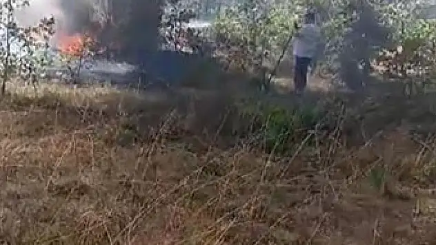 Anız yangını ormana sıçramadan söndürüldü