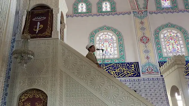 10 yaşındaki çocuktan cuma hutbesi