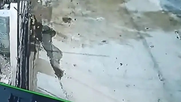 Evinin önünde silahlı saldırıya uğradı o anlar kamerada