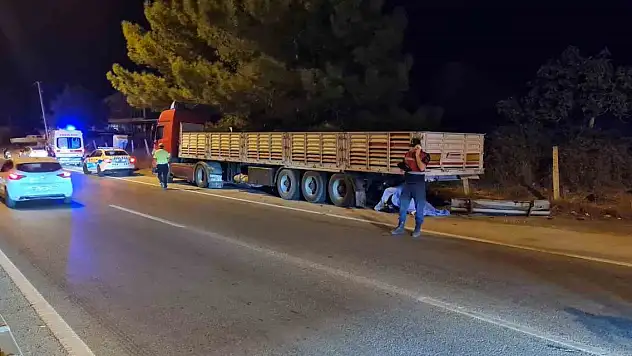 Motosiklet tıra arkadan çarptı: 24 yaşındaki Buğra hayatını kaybetti