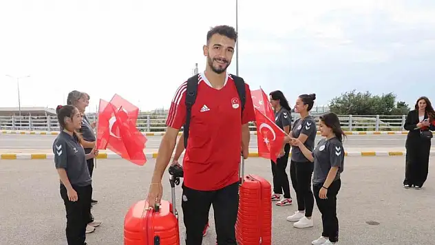 Abdullah Ilgaz Konya'dan Paris'e uğurlandı