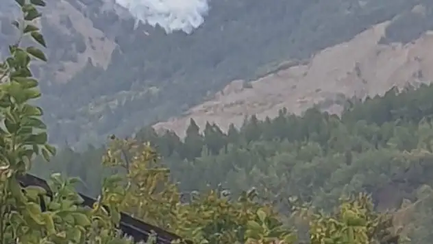 Karabük'te 'yıldırım' düşmesi sonucu çıkan orman yangını söndürüldü