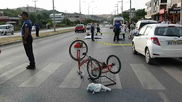 Bisikletle yolun karşısına geçerken otomobilin çarptığı kadın hayatını kaybetti