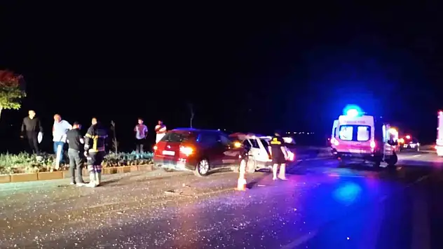 İki otomobil çarpıştı! Yaşlı çift kazada hayatını kaybetti