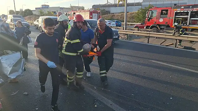 TEM'de 4 araç birbirine girdi: 2 yaralı