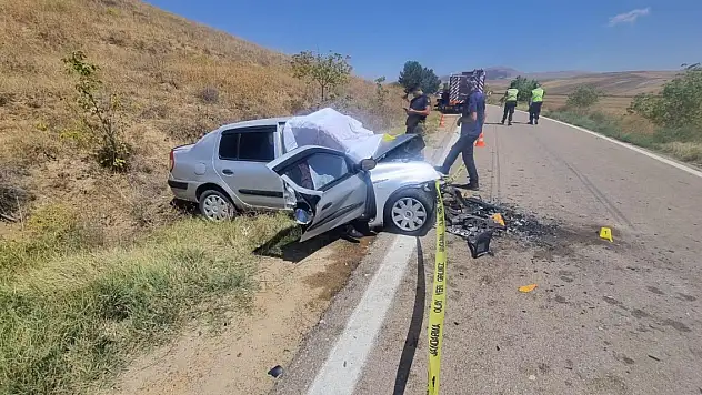Otomobiller kafa kafaya çarpıştı: 2 kardeş öldü, 2 ağır yaralı