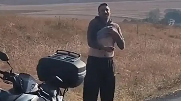 Eşini öldüren şüpheli, jandarmayı görünce boğazına bıçak dayadı