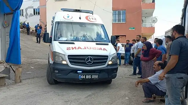 Komşular arasında bıçaklı 'bina tadilatı' kavgası: 5 yaralı